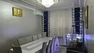 Продается Более 5-комнатная квартира − 100 м²