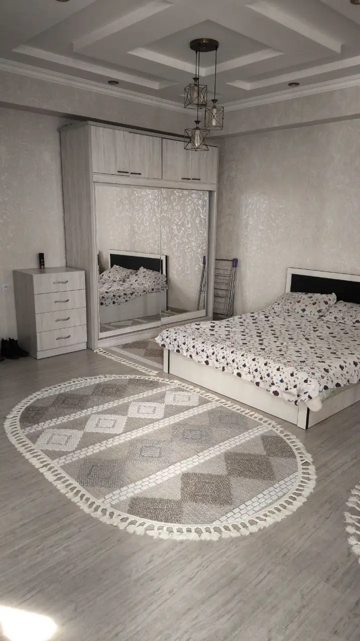 Посуточно 1-комнатная квартира − 43 м²