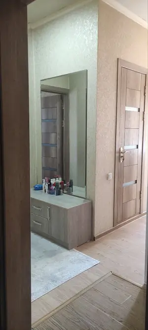 Продается 1-комнатная квартира − 42 м²