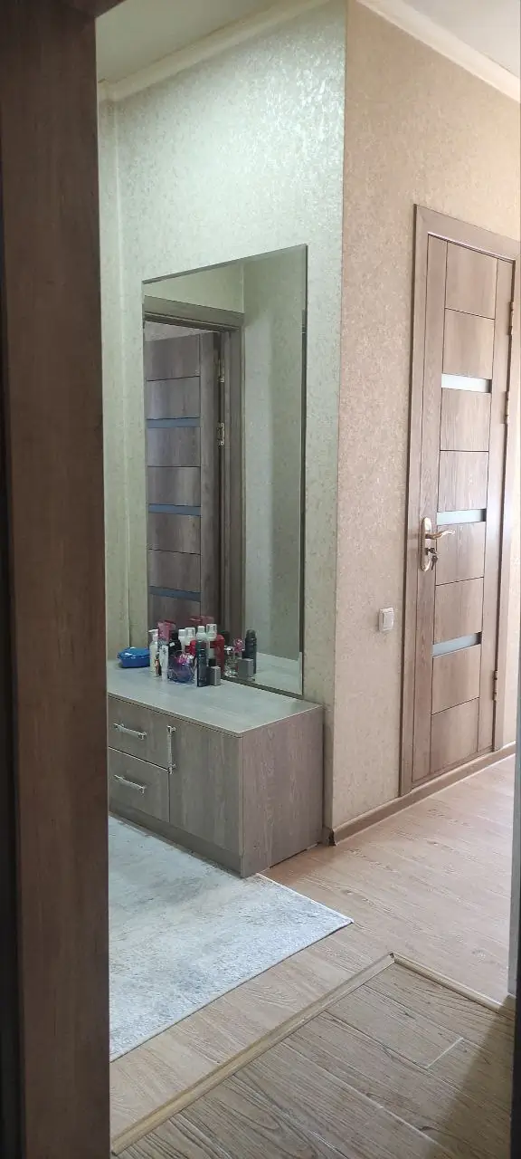 Продается 1-комнатная квартира − 42 м²