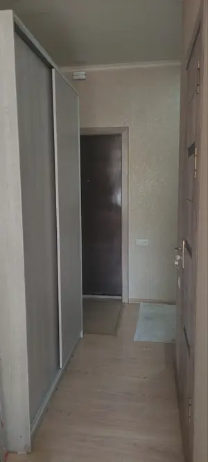 Продается 1-комнатная квартира − 42 м²