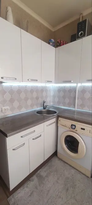 Продается 1-комнатная квартира − 42 м²
