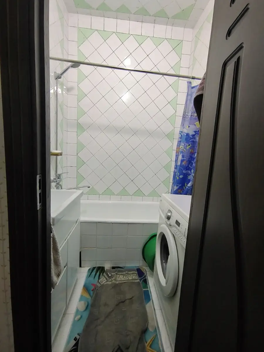 4 xonali kvartira sotiladi − 78 m²