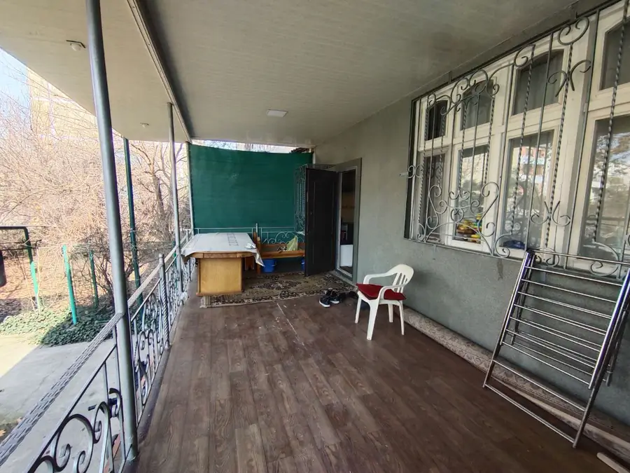 4 xonali kvartira sotiladi − 78 m²