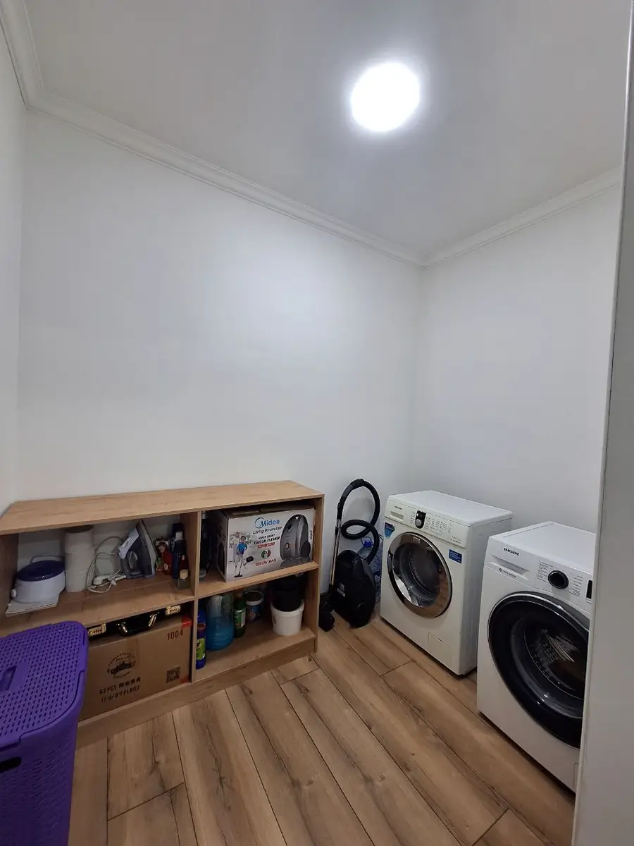 4 xonali kvartira sotiladi − 132 m²