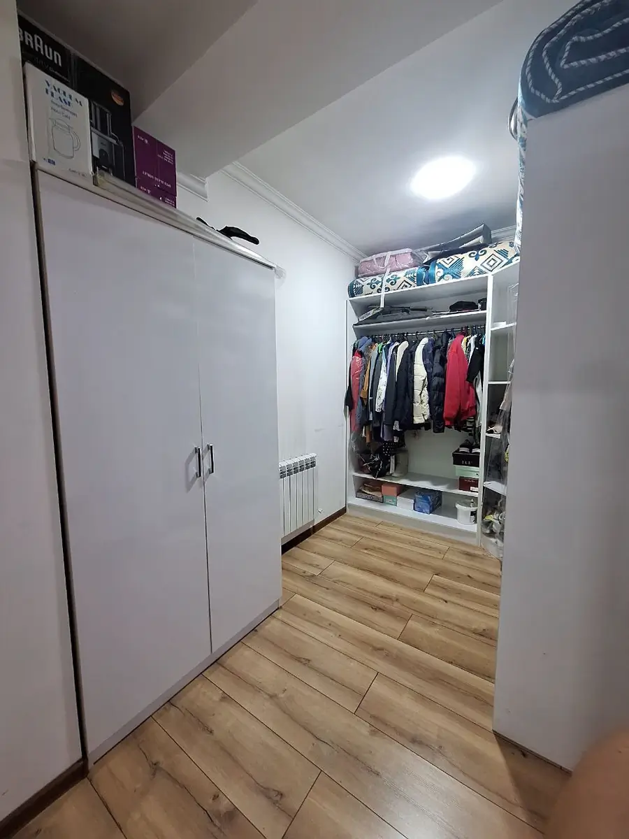 4 xonali kvartira sotiladi − 132 m²