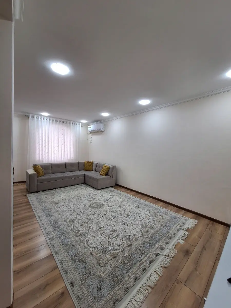 4 xonali kvartira sotiladi − 132 m²