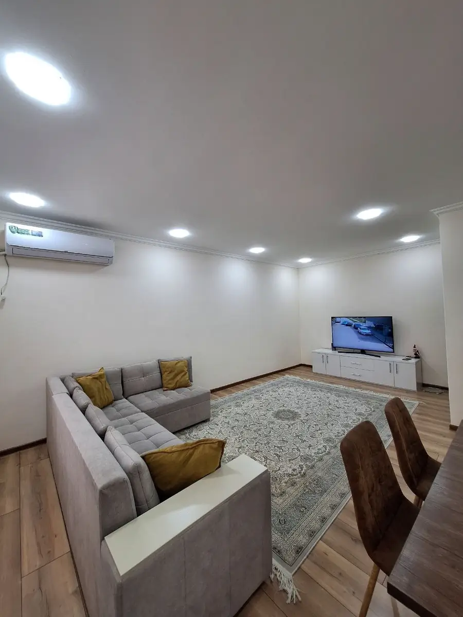 4 xonali kvartira sotiladi − 132 m²