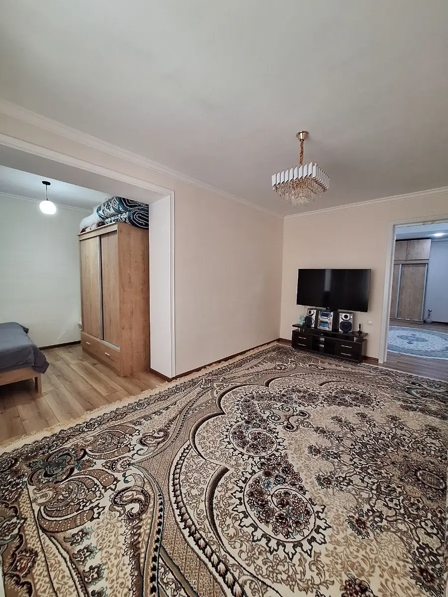 4 xonali kvartira sotiladi − 132 m²