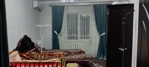 4 xonali kvartira sotiladi − 98 m²