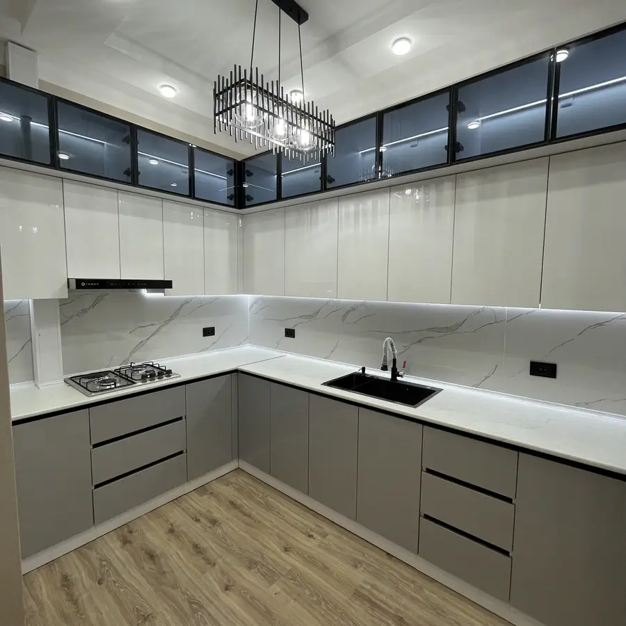 3 xonali kvartira sotiladi − 87 m²