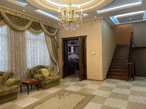 2 qavatli uy − 330 m², 5.5 sot. 