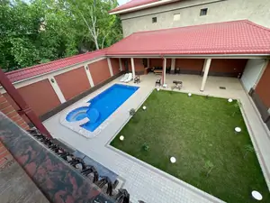 Сдается 2-этажный дом − 330 м²