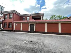 Сдается 2-этажный дом − 330 м²
