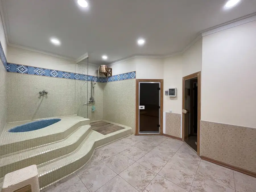 Сдается 2-этажный дом − 330 м²
