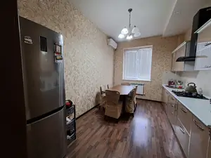 Продается 4-комнатная квартира − 106 м²