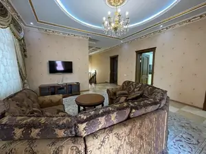 Сдается 2-этажный дом − 330 м²