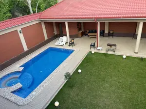 Сдается 2-этажный дом − 330 м²