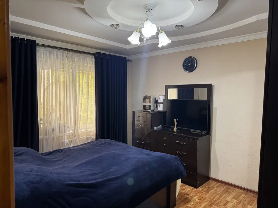 2 xonali kvartira sotiladi − 60 m²