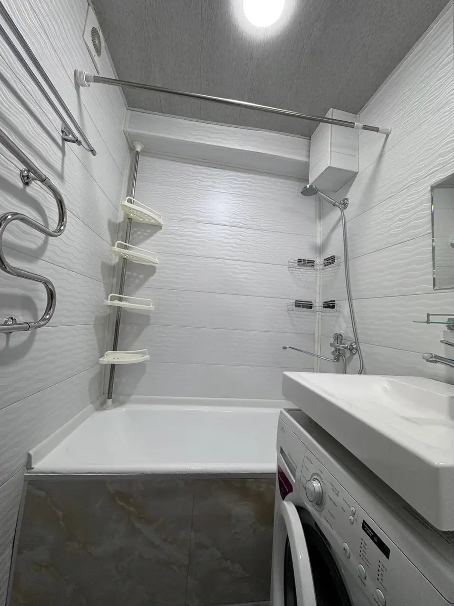 Продается 4-комнатная квартира − 90 м²