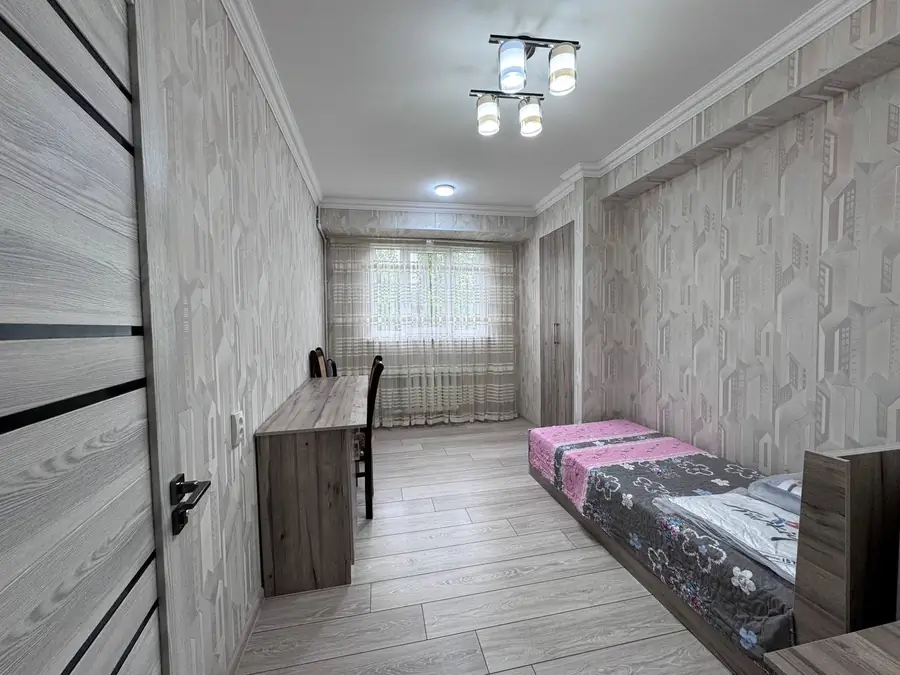 Продается 4-комнатная квартира − 90 м²