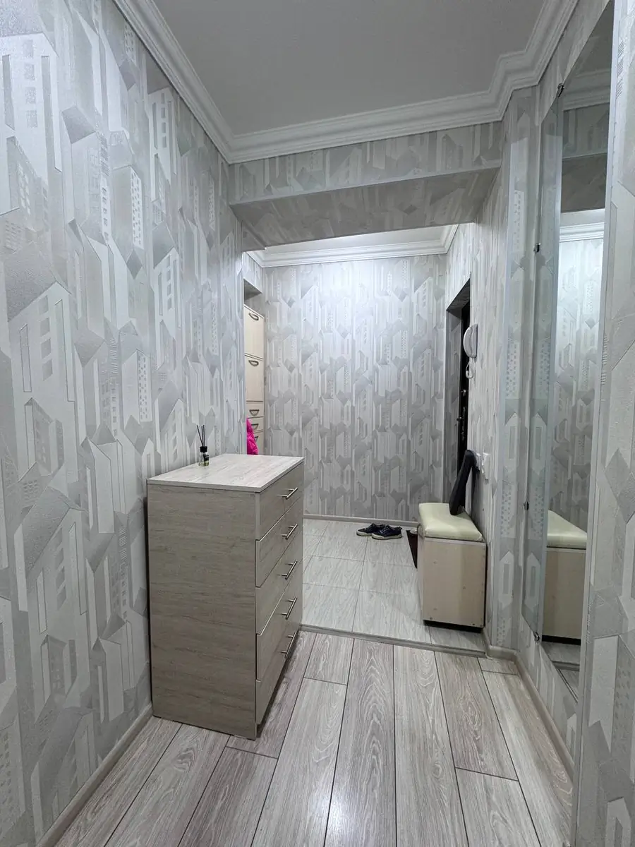 Продается 4-комнатная квартира − 90 м²