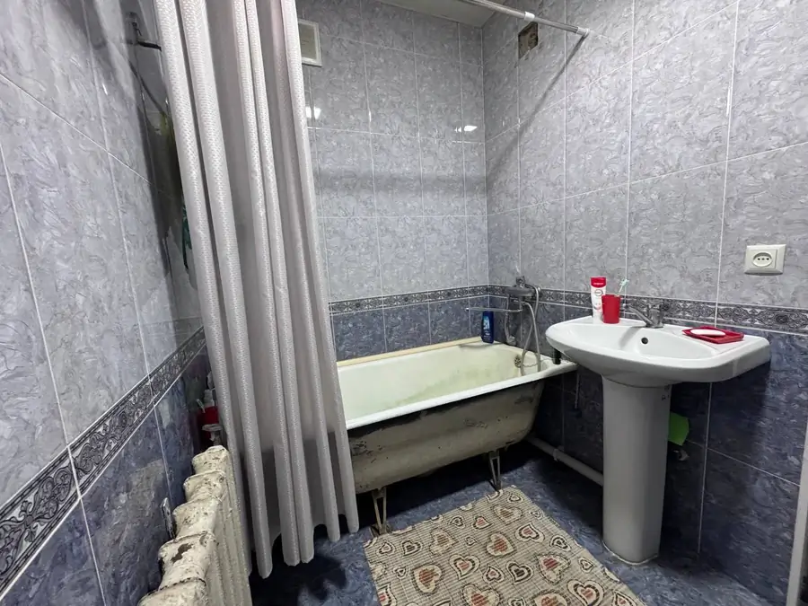 3 xonali kvartira sotiladi − 70 m²