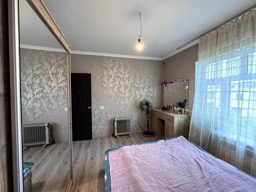 3 xonali kvartira sotiladi − 70 m²