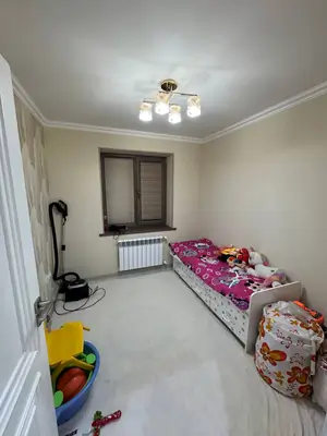 Продается 4-комнатная квартира − 76 м²