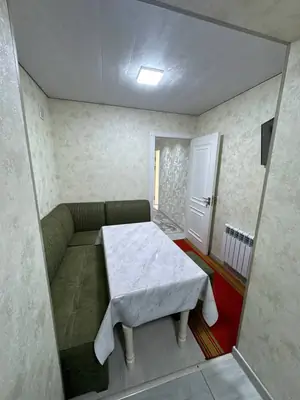 Продается 4-комнатная квартира − 76 м²