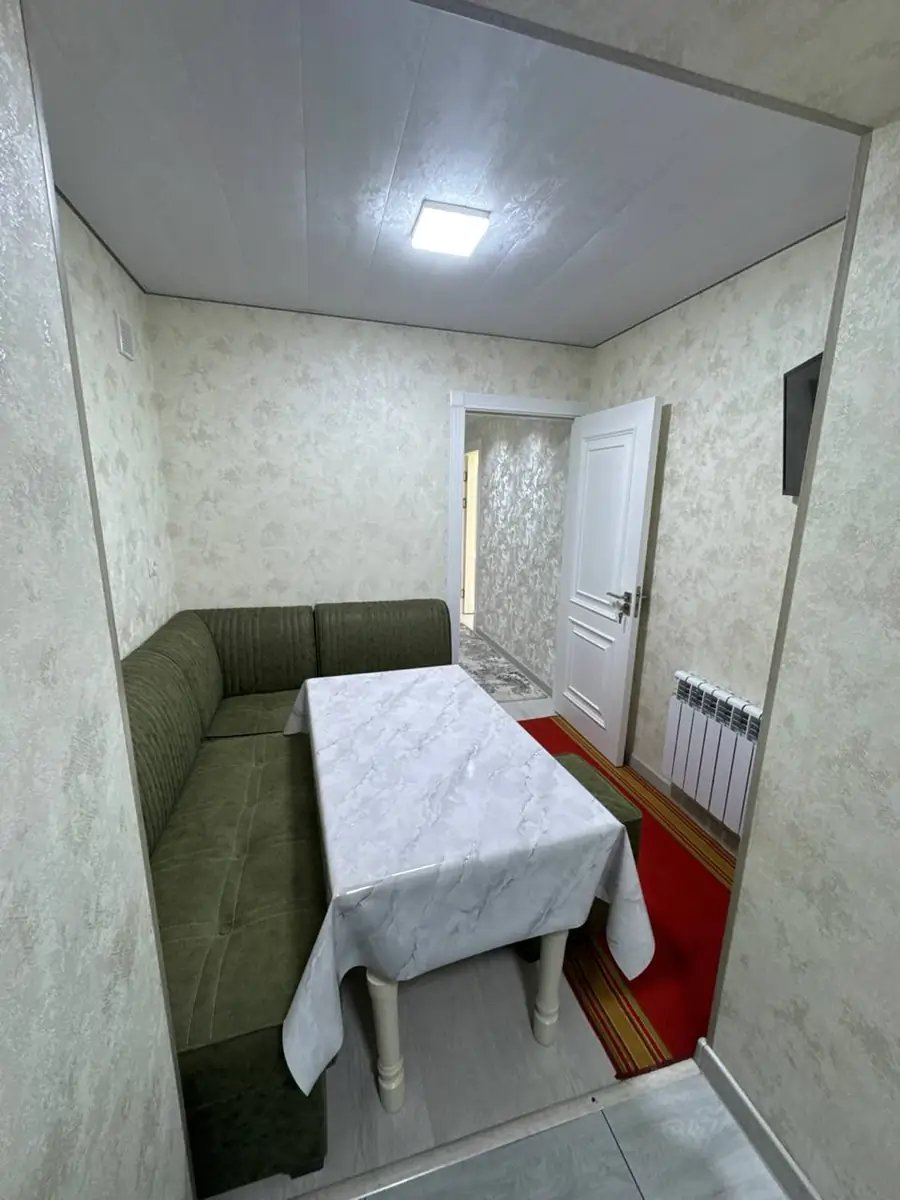 Продается 4-комнатная квартира − 76 м²
