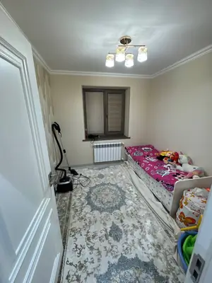 Продается 4-комнатная квартира − 76 м²