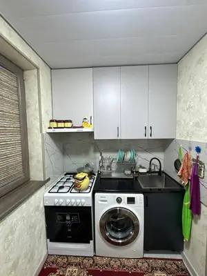 Продается 4-комнатная квартира − 76 м²