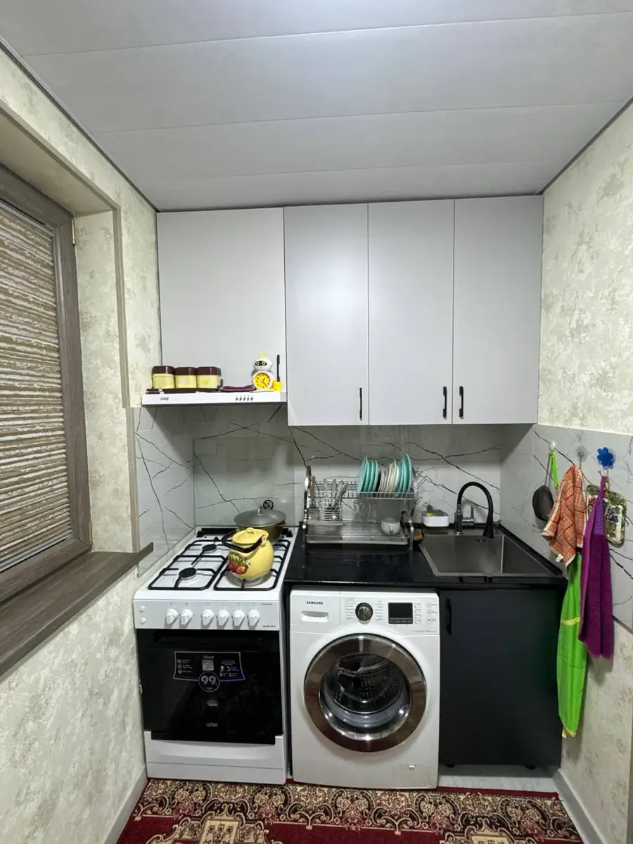 Продается 4-комнатная квартира − 76 м²
