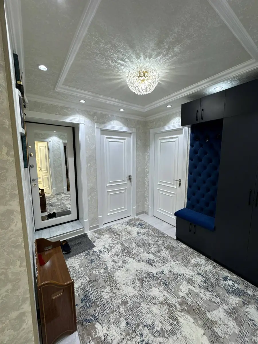Продается 4-комнатная квартира − 76 м²