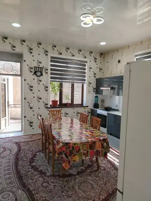 2 qavatli uy − 300 m², 3 sot. 