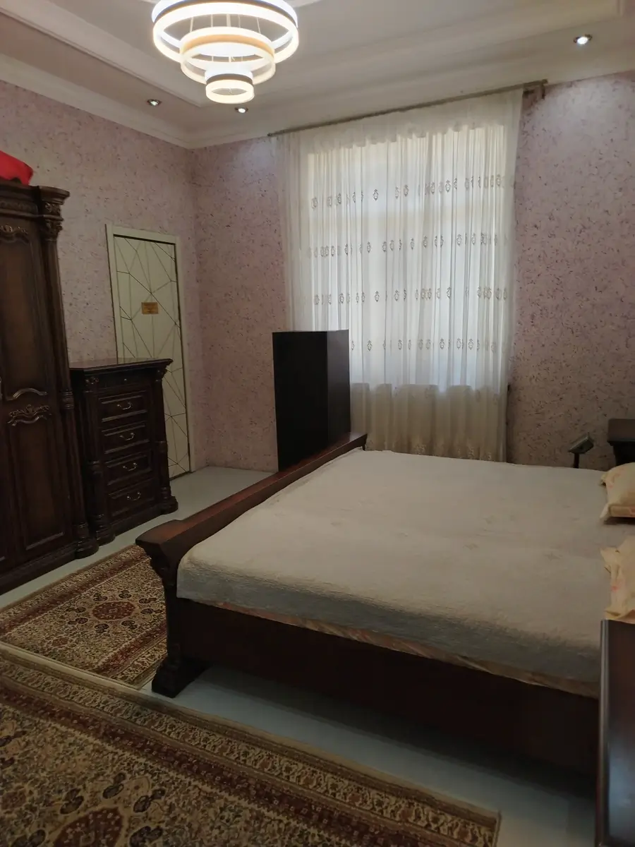 2-этажный дом − 300 м², 3 сот.