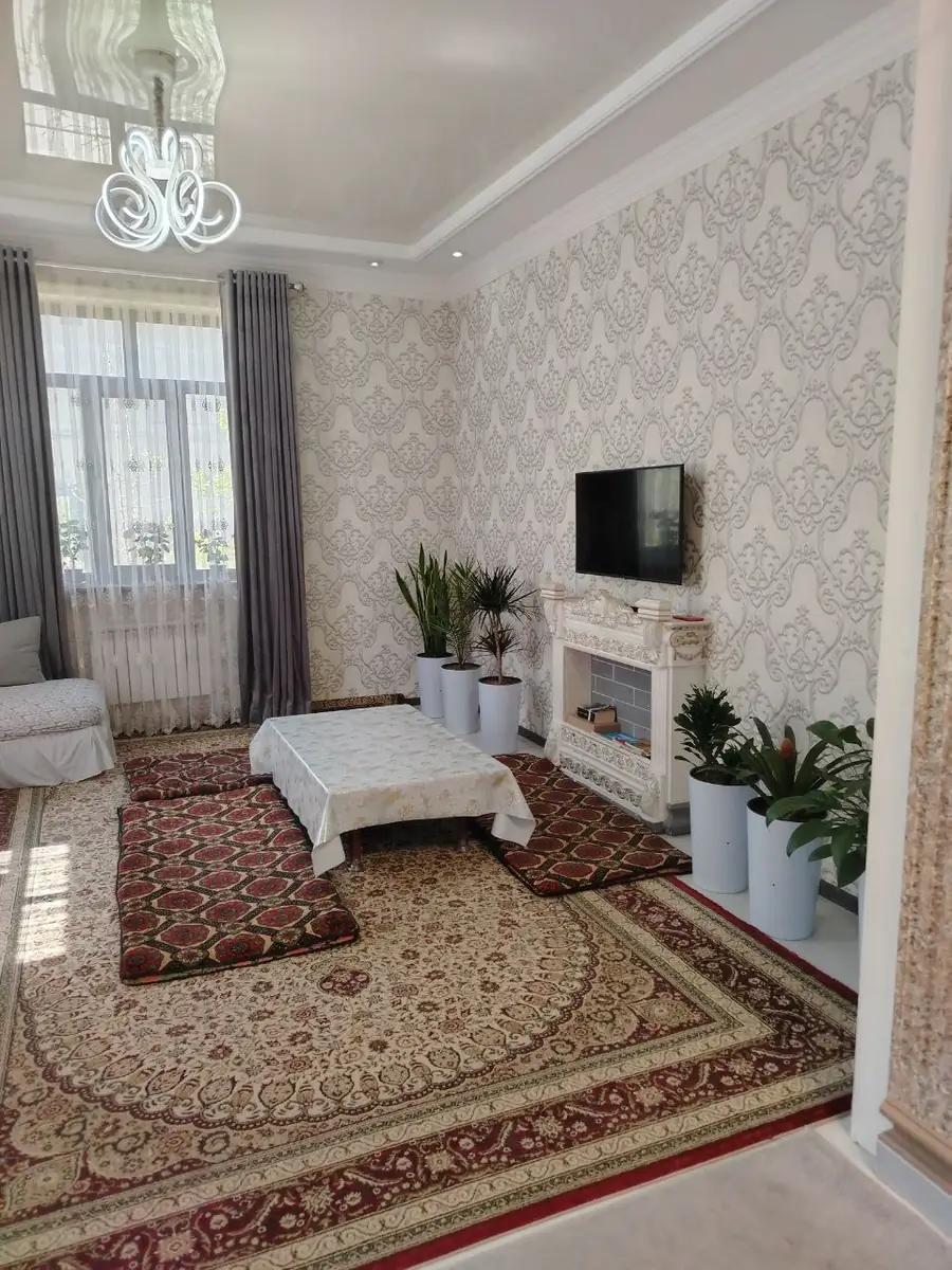 Сдается 2-этажный дом − 300 м²