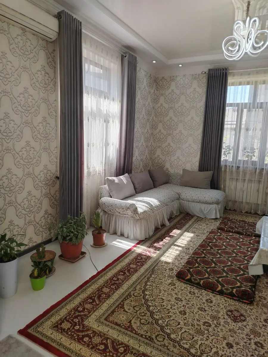 Сдается 2-этажный дом − 300 м²