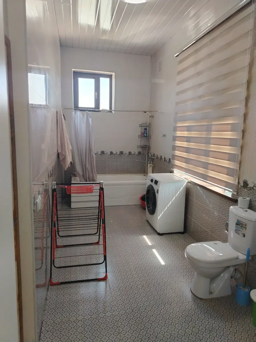 Сдается 2-этажный дом − 300 м²