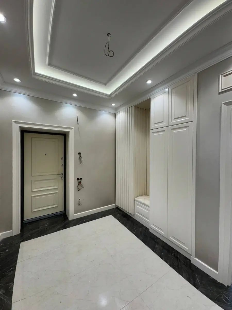 3 xonali kvartira sotiladi − 90 m²
