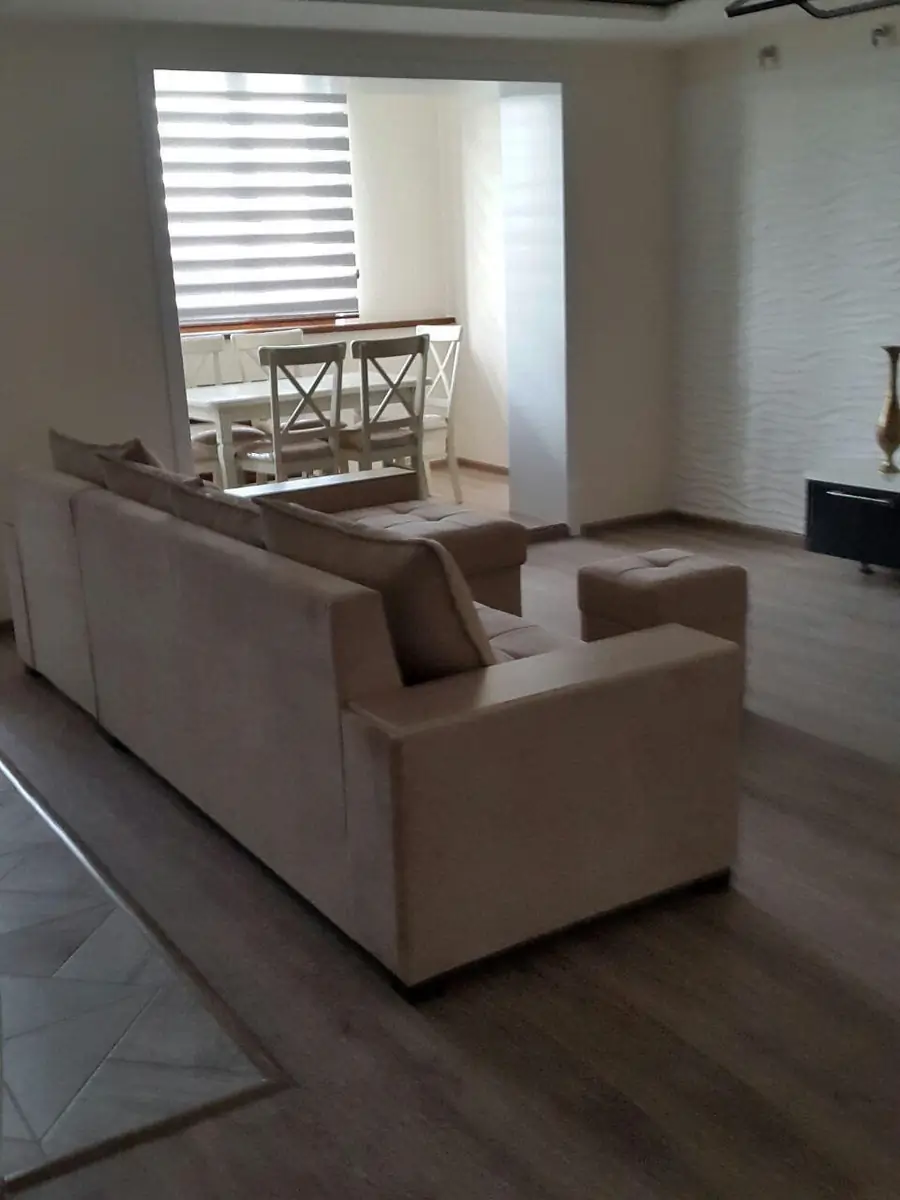 2 xonali kvartira sotiladi − 63 m²