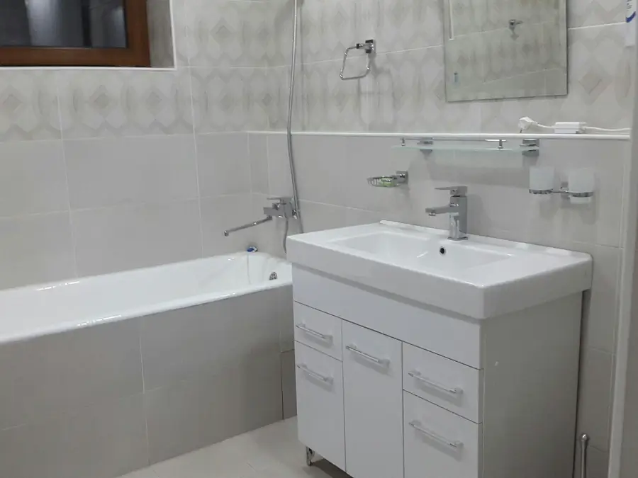 2 xonali kvartira sotiladi − 63 m²