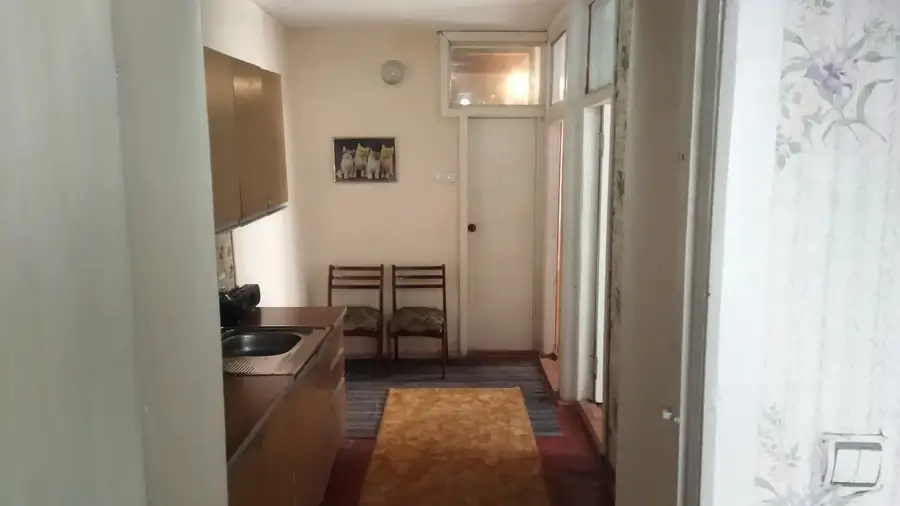 Продается 3-комнатная квартира − 50 м²
