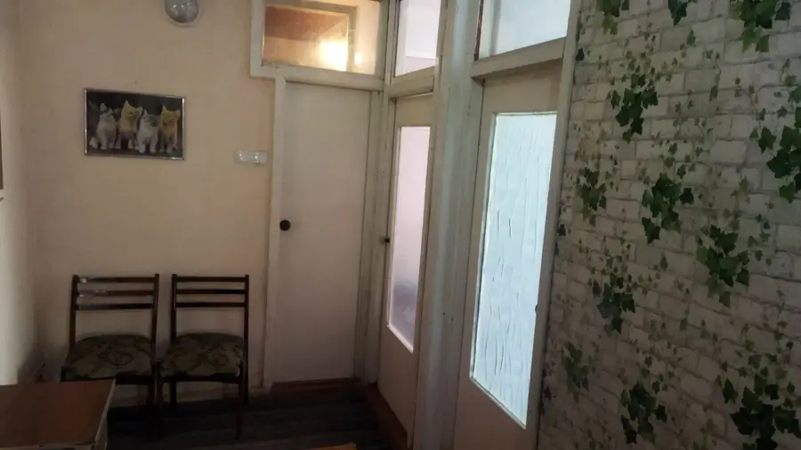 Продается 3-комнатная квартира − 50 м²