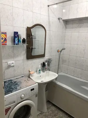 Продается 4-комнатная квартира − 90 м²