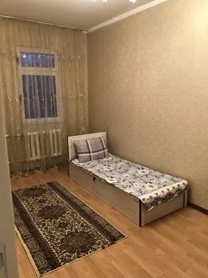 Продается 4-комнатная квартира − 90 м²