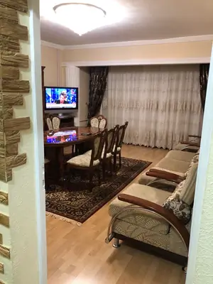 Продается 4-комнатная квартира − 90 м²