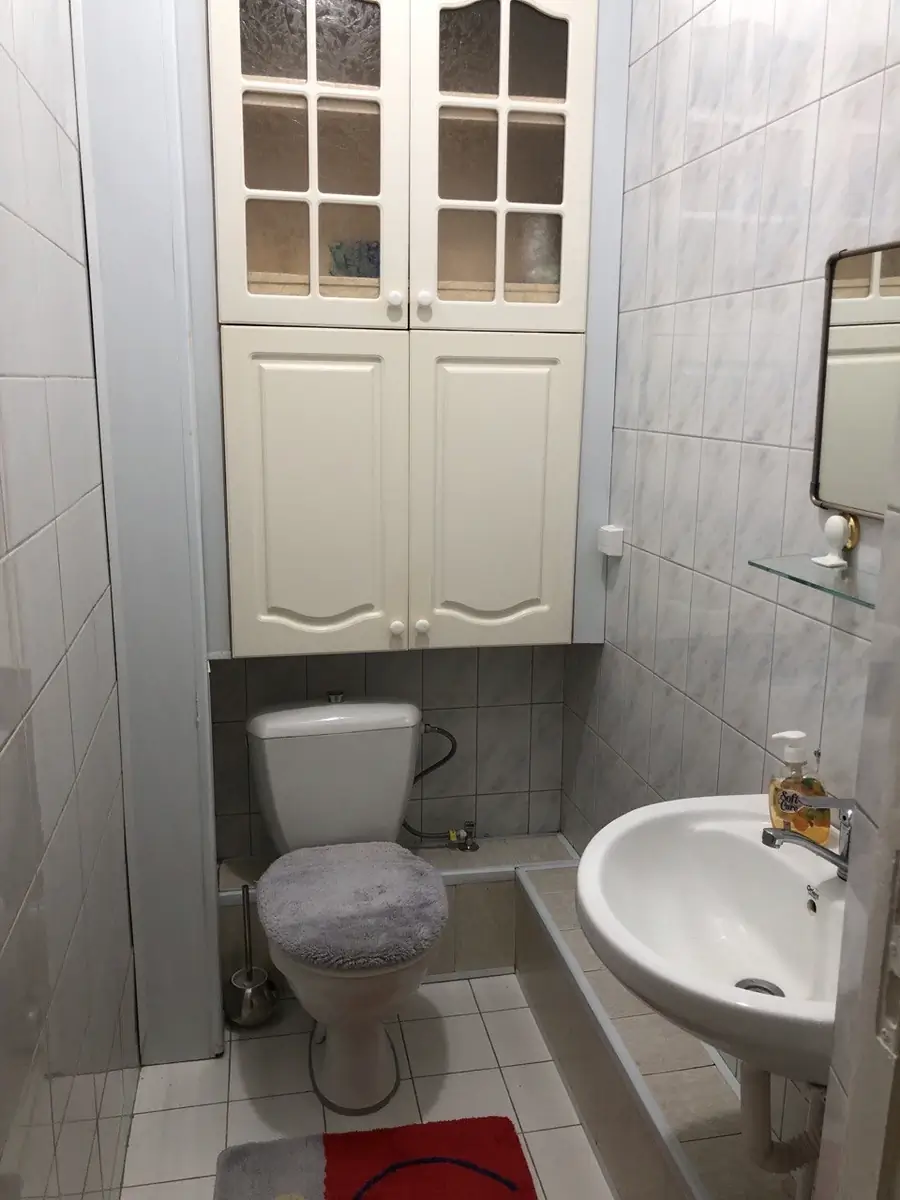 Продается 4-комнатная квартира − 90 м²