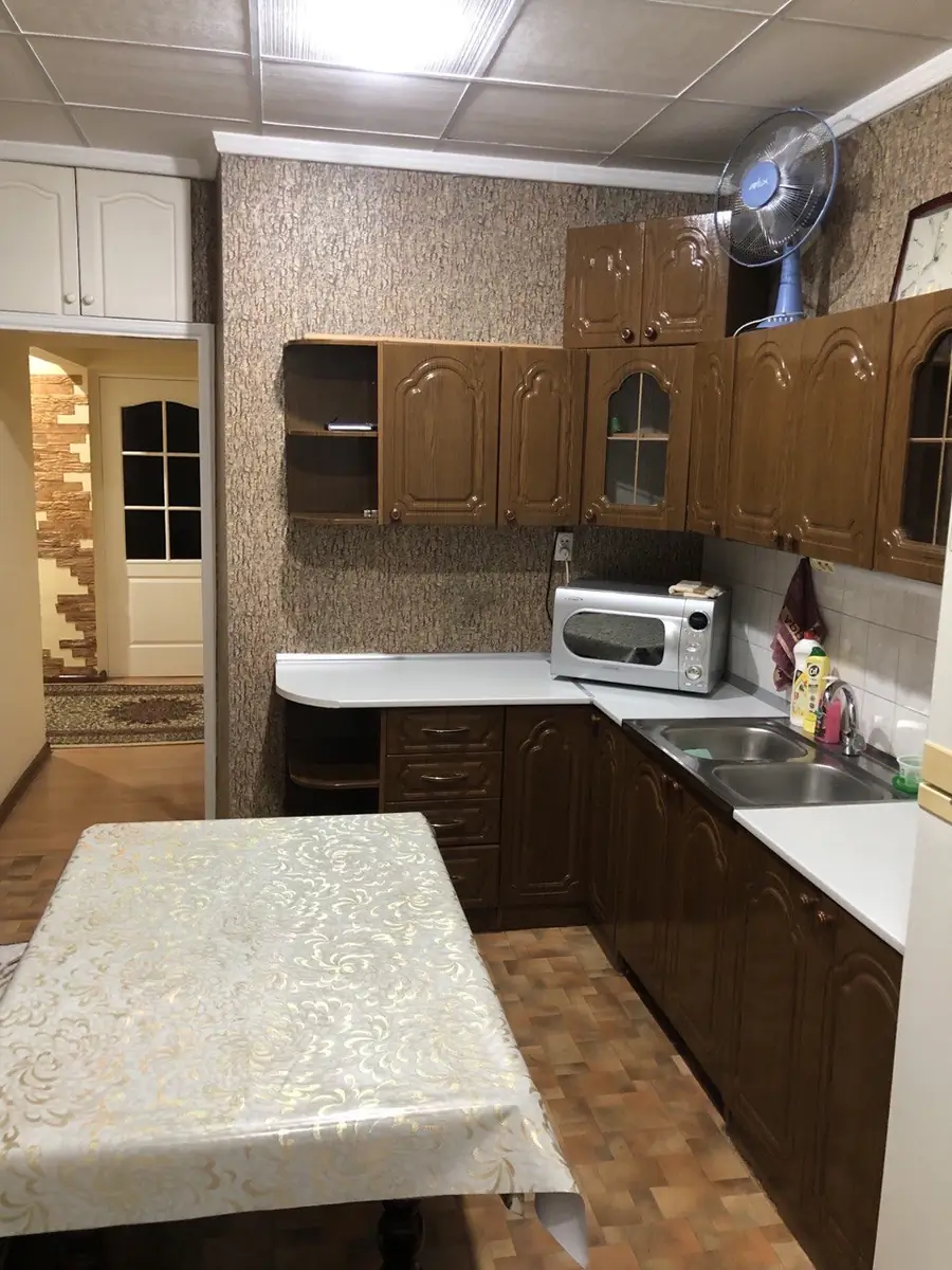 Продается 4-комнатная квартира − 90 м²